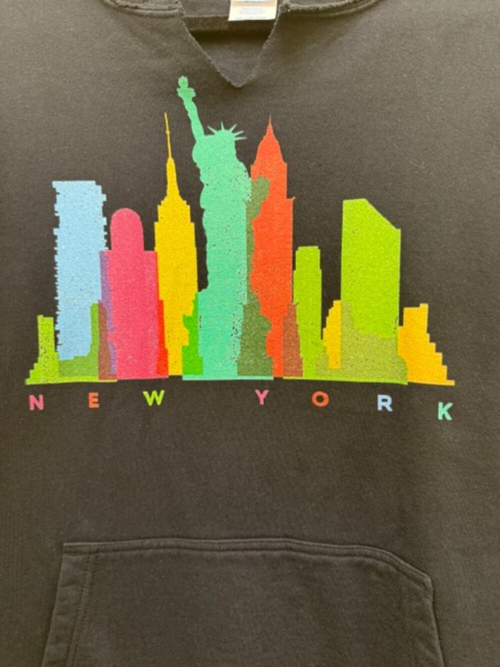 Port Company New York Skyline Black Sweatshirt 2XL with V-cut neckline & Pocket - Picture 3 of 7
